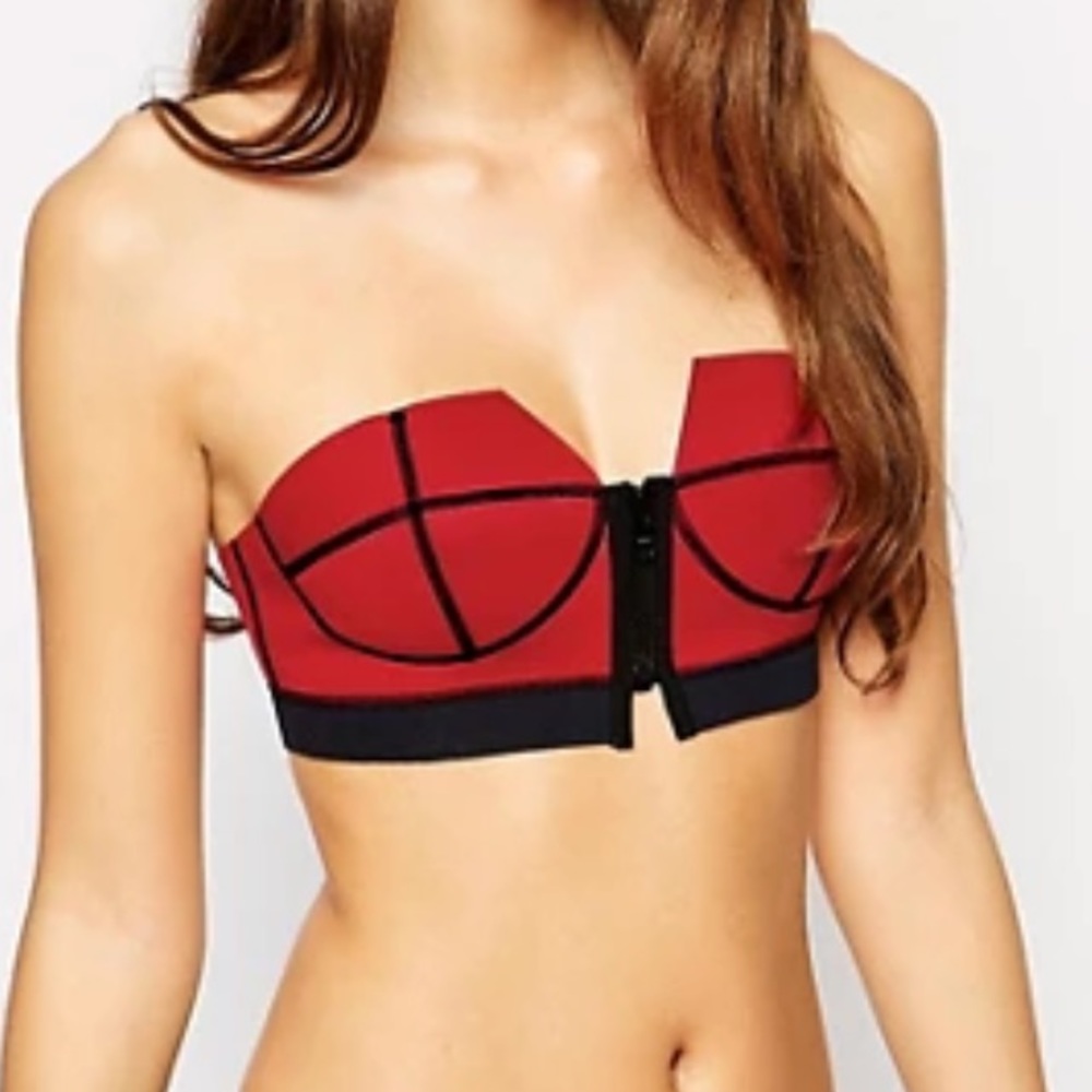 Red bikini - Picture 5 of 15